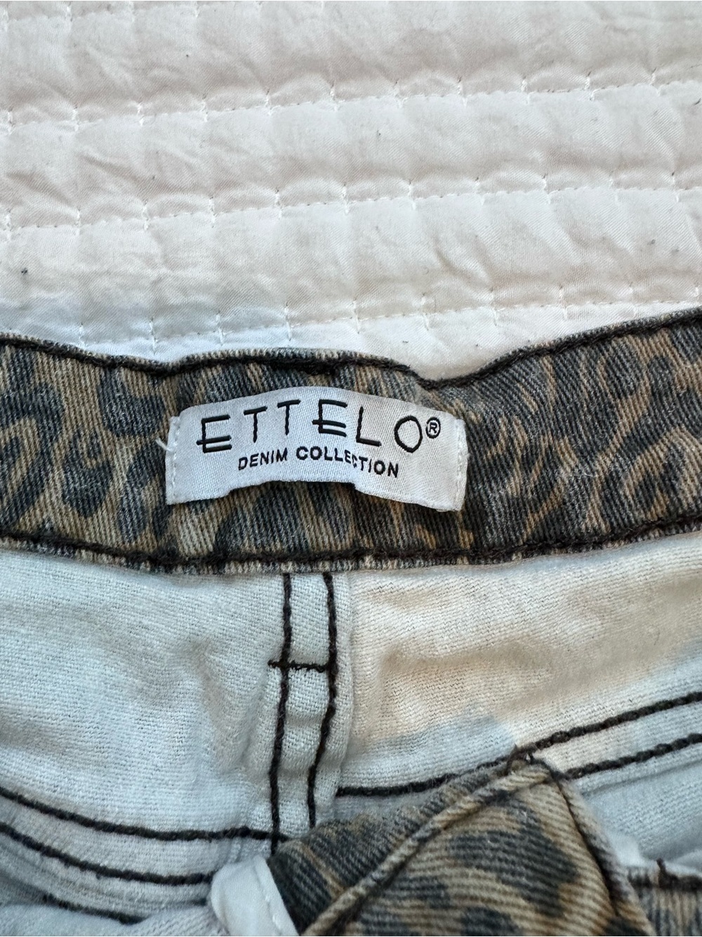 Ettelo Leopard Print Barrel Leg Denim Jeans Size 6 Animal Print Wide Leg - Picture 5 of 8